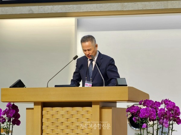 ▲ 기도하는 김영환 장로