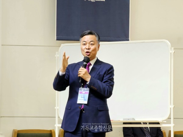 ▲ 말씀을 전하는 총신대학교 총장 박성규 목사