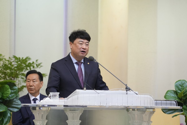 ▲ 전국CE회장 허 동 장로가 인사말을 하고 있다. 