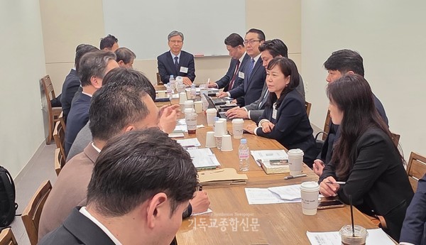 총회면려부(부장 최금성 목사)와 실행위원 및 전국 CE 임원들이 간담회를 가졌다.